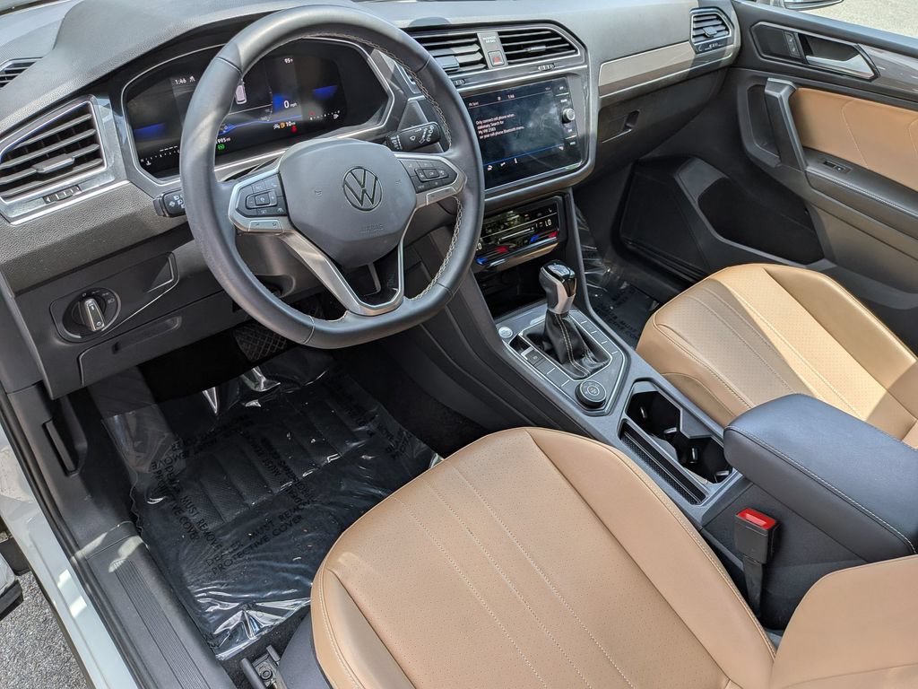 Used 2024 Volkswagen Tiguan SE AWD/4WD image 10