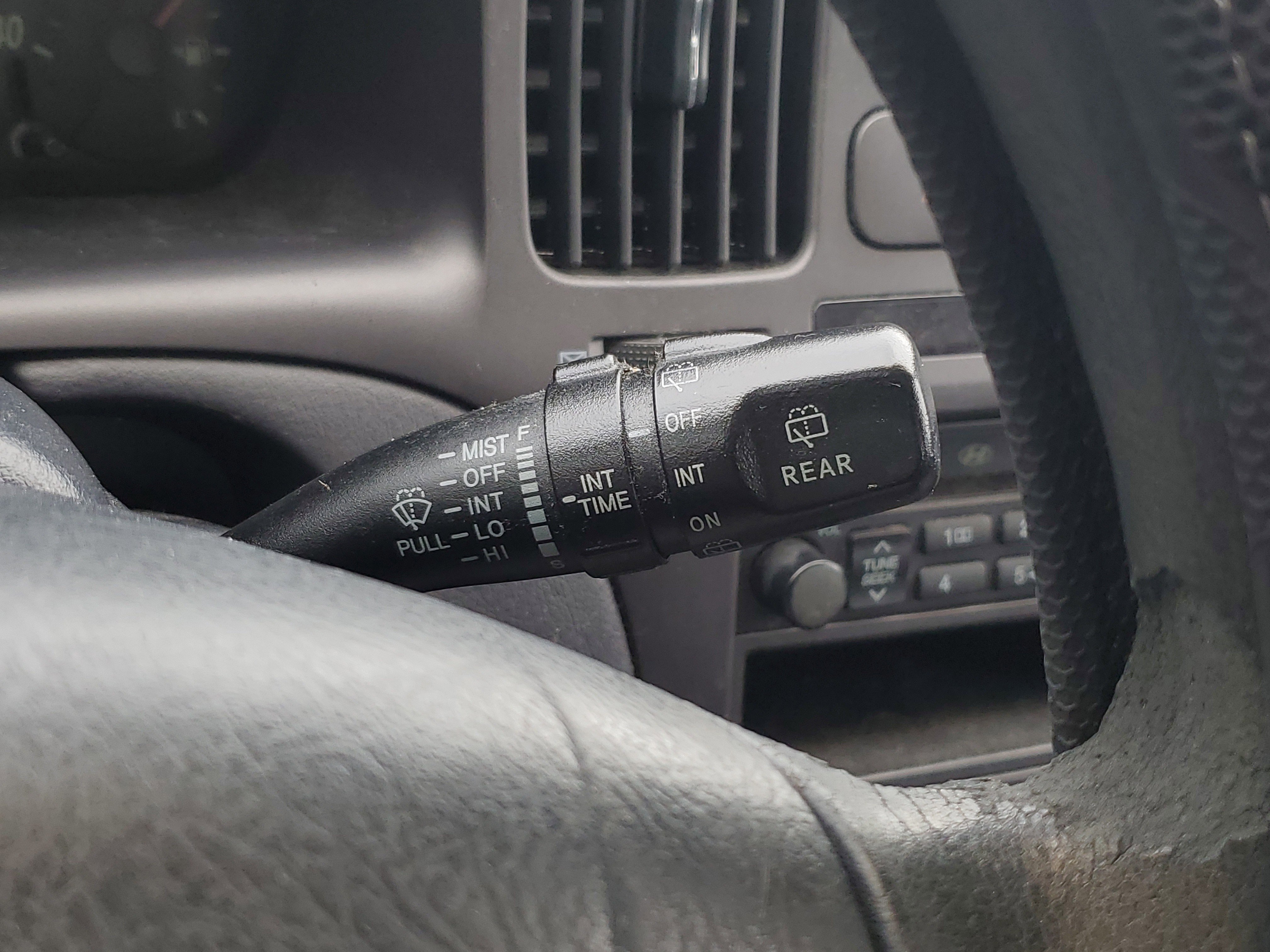 Used 2005 Hyundai Elantra GLS FWD image 21