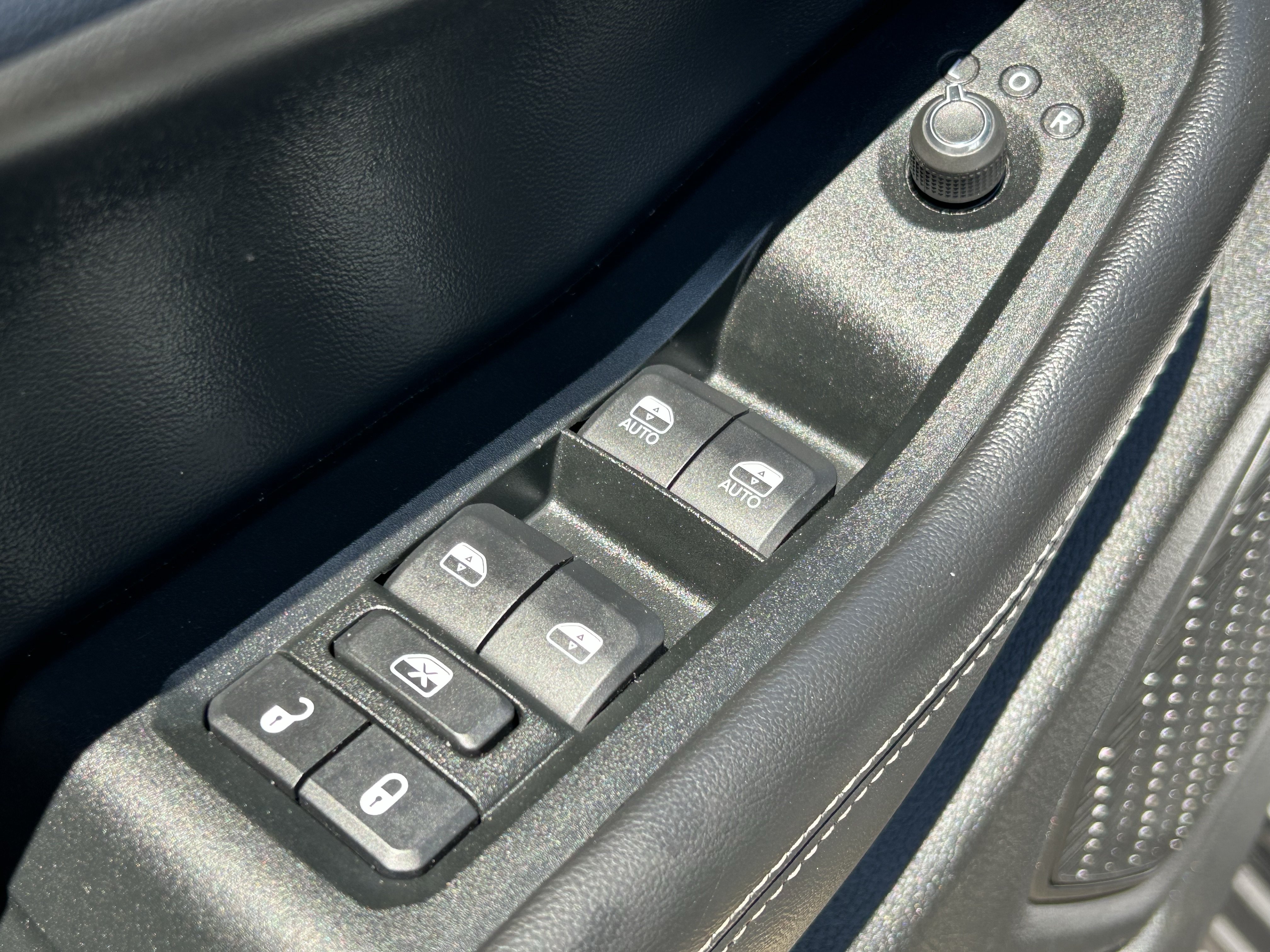 Used 2024 Jeep Grand Cherokee Limited AWD/4WD image 17