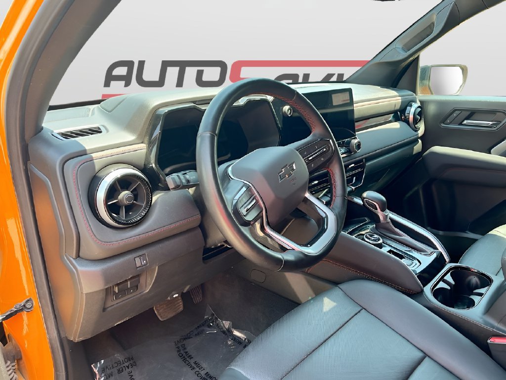Used 2025 Chevrolet Colorado Z71 w/ Technology Package AWD/4WD image 11
