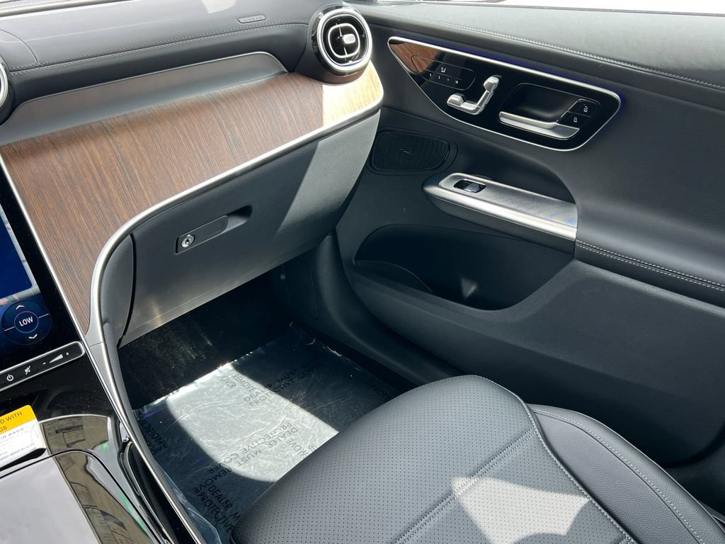 New 2025 Mercedes-Benz GLC 350e 4MATIC image 31