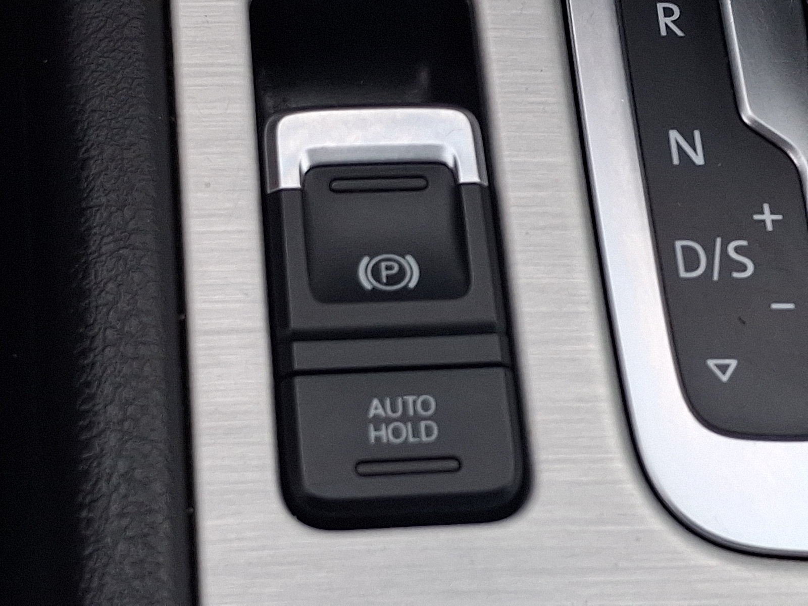 Used 2017 Volkswagen Touareg Wolfsburg Edition AWD/4WD image 26