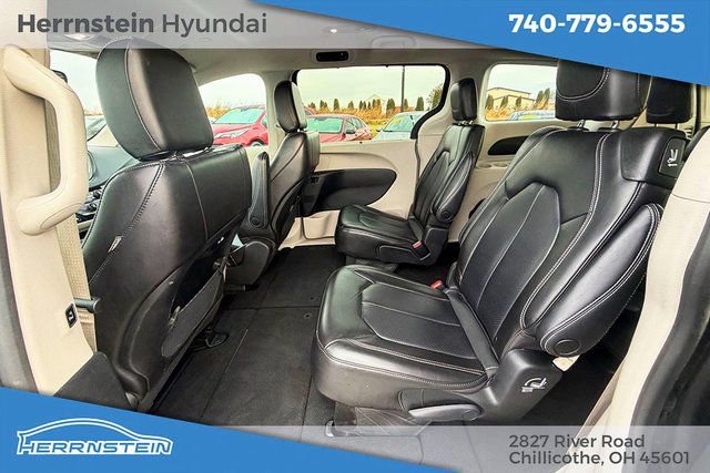 Used 2023 Chrysler Pacifica Touring-L image 22