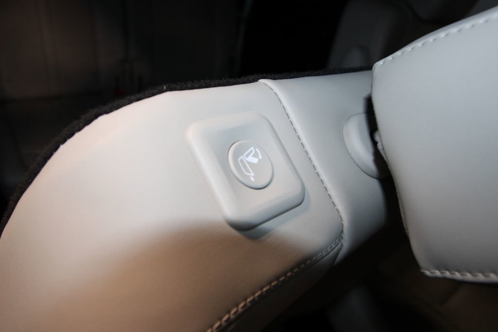 Used 2025 Kia Sorento SX image 26