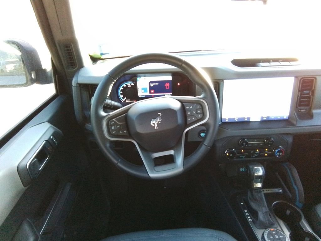Used 2024 Ford Bronco Black Diamond image 12