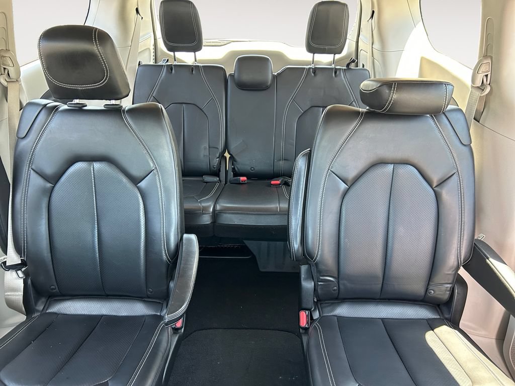 Used 2020 Chrysler Voyager Lxi FWD image 13