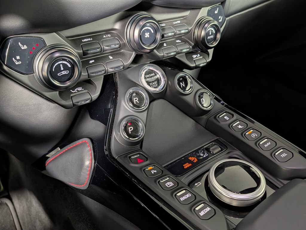 Used 2023 Aston Martin V8 Vantage Coupe image 25