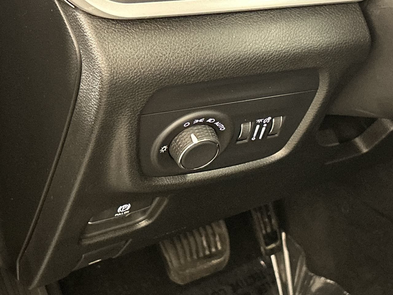Used 2023 Jeep Grand Cherokee L Laredo AWD/4WD image 12