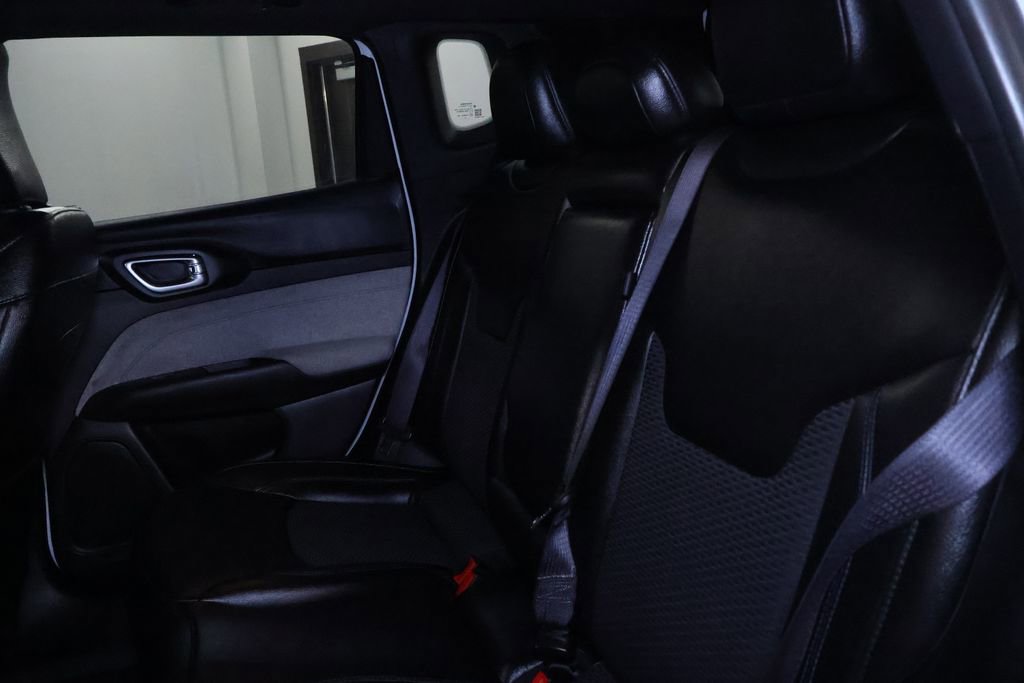 Used 2024 Jeep Compass Latitude image 16