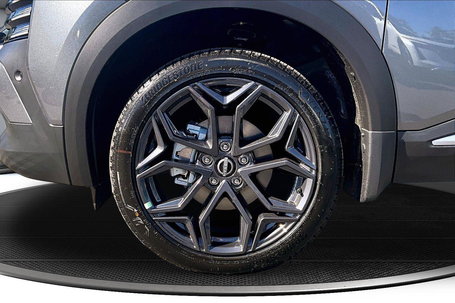 New 2026 Nissan Kicks SR AWD/4WD image 14