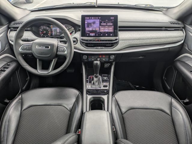 Used 2023 Jeep Compass Latitude w/ Sun and Sound Group AWD/4WD image 16