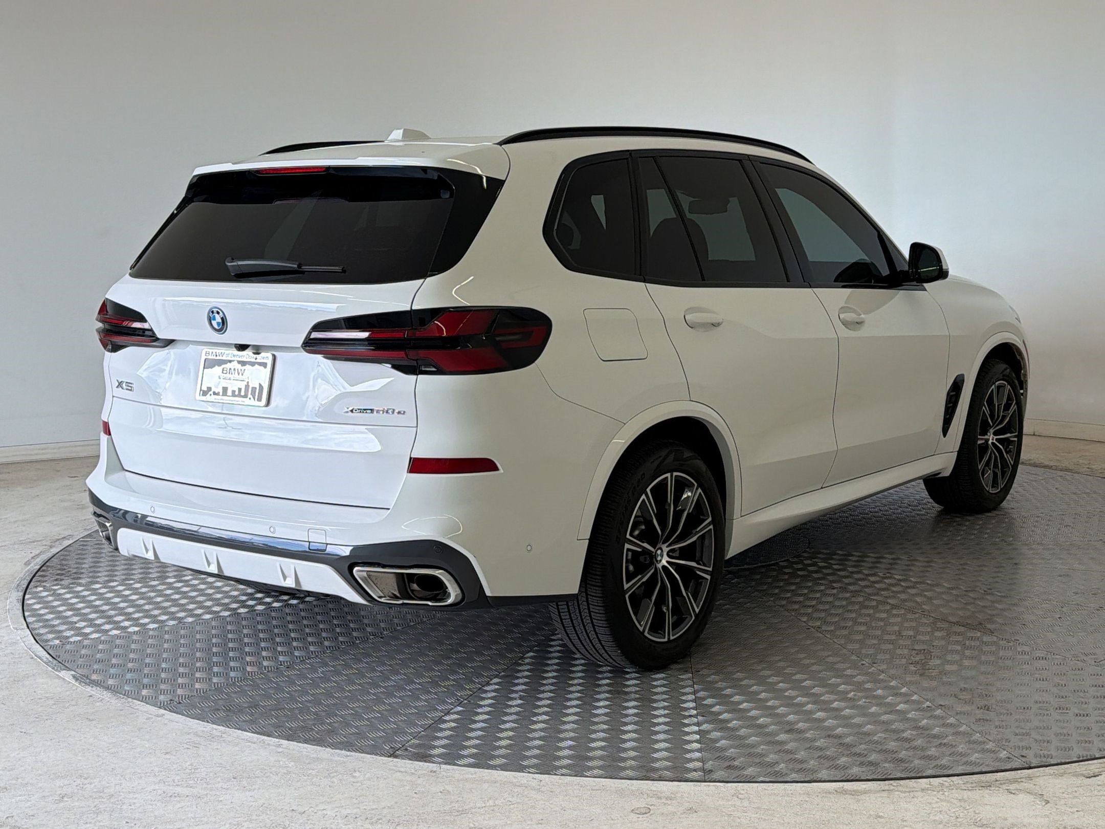 Used 2026 BMW X5 xDrive50e w/ M Sport Package AWD/4WD image 9