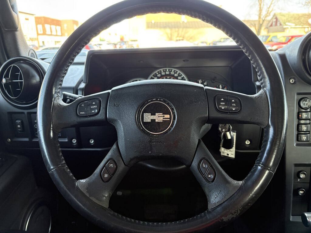 Used 2005 HUMMER H2 SUT w/ Preferred Equipment Group AWD/4WD image 22