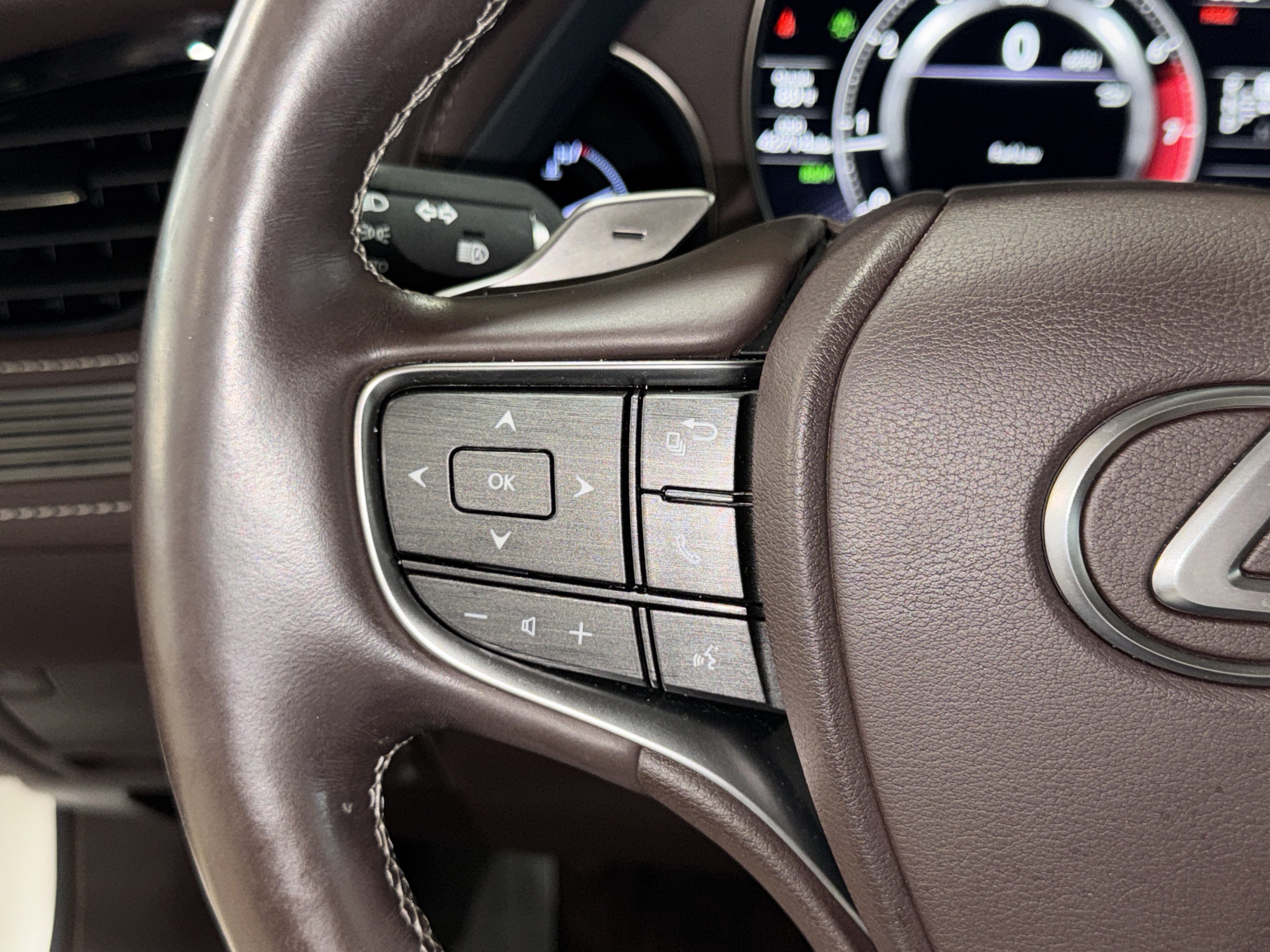 Used 2019 Lexus LS 500 w/ Accessory Package (Z2) RWD image 22