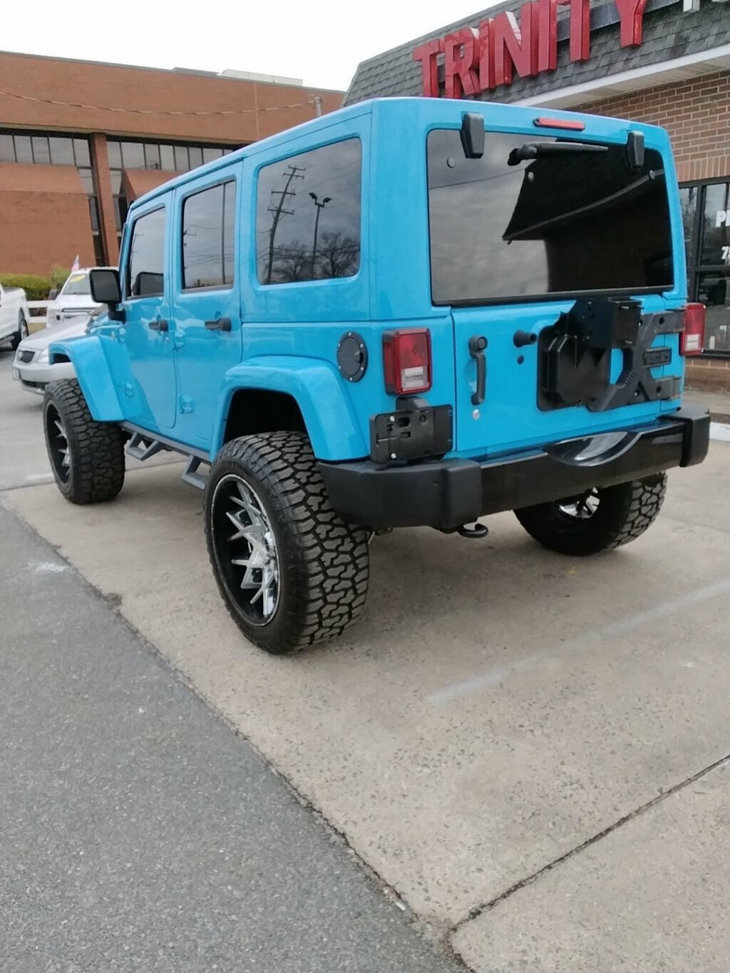 Used 2018 Jeep Wrangler Unlimited Sahara AWD/4WD image 2