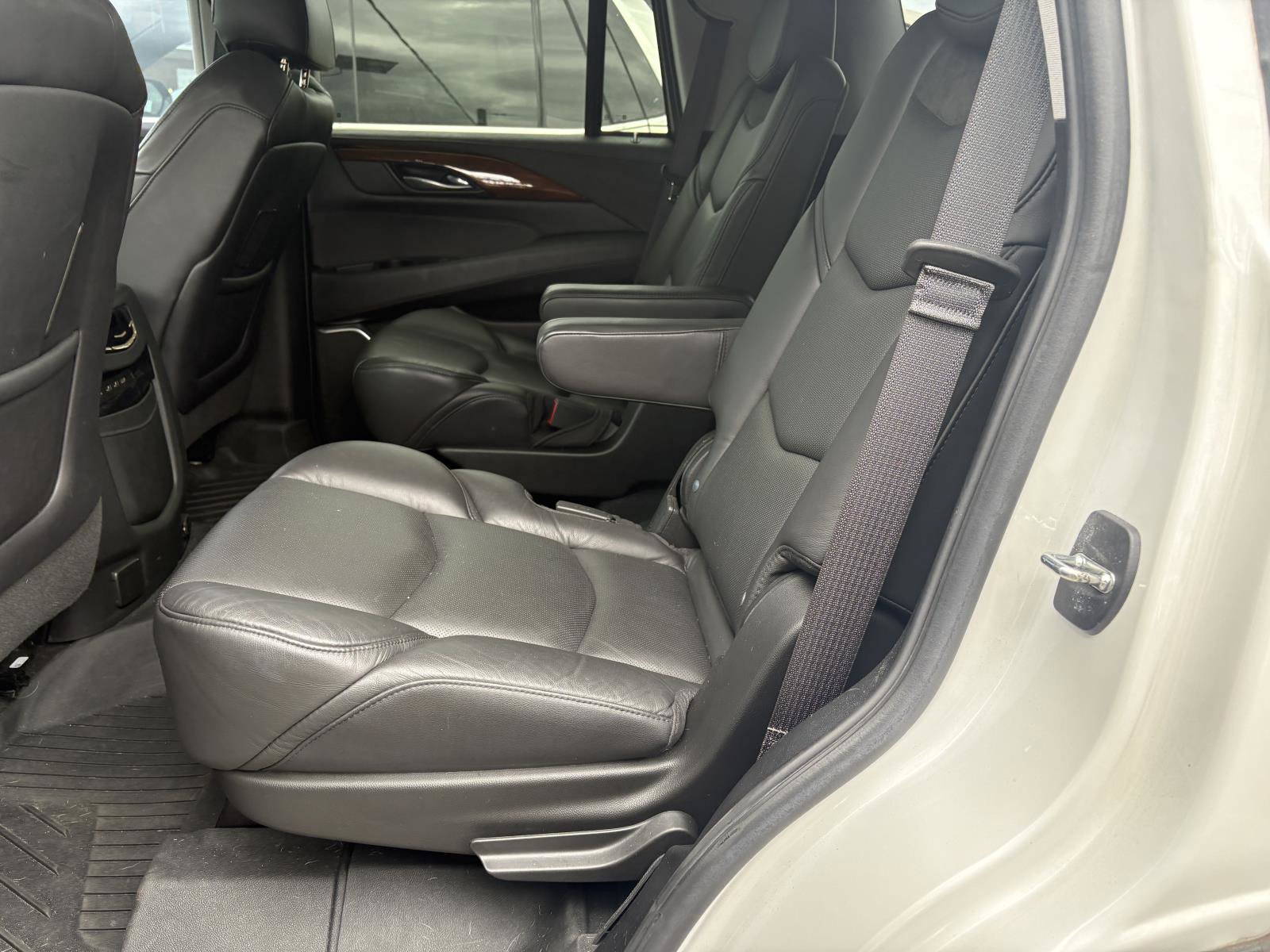 Used 2020 Cadillac Escalade Premium Luxury AWD/4WD image 12
