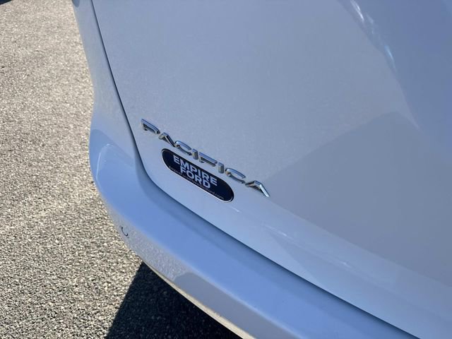 Used 2023 Chrysler Pacifica Limited image 5