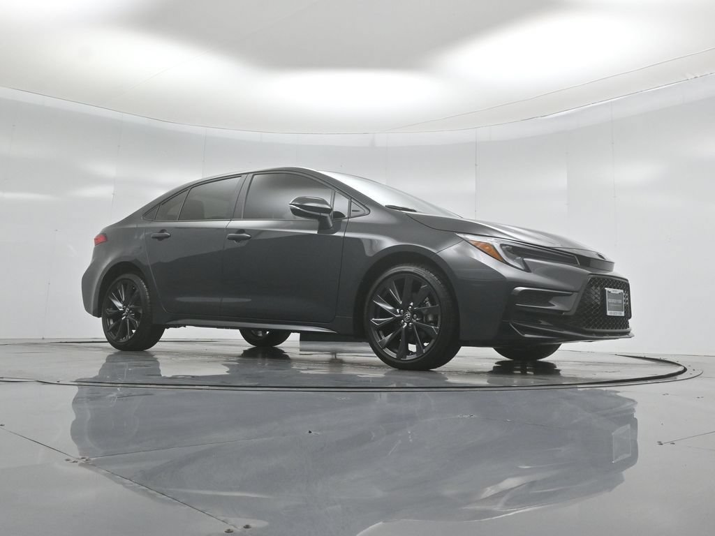 Used 2026 Toyota Corolla SE FWD image 4