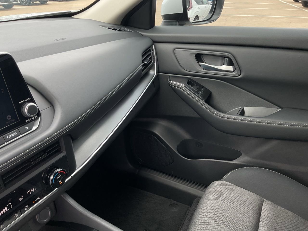 Used 2026 Nissan Rogue SV image 36