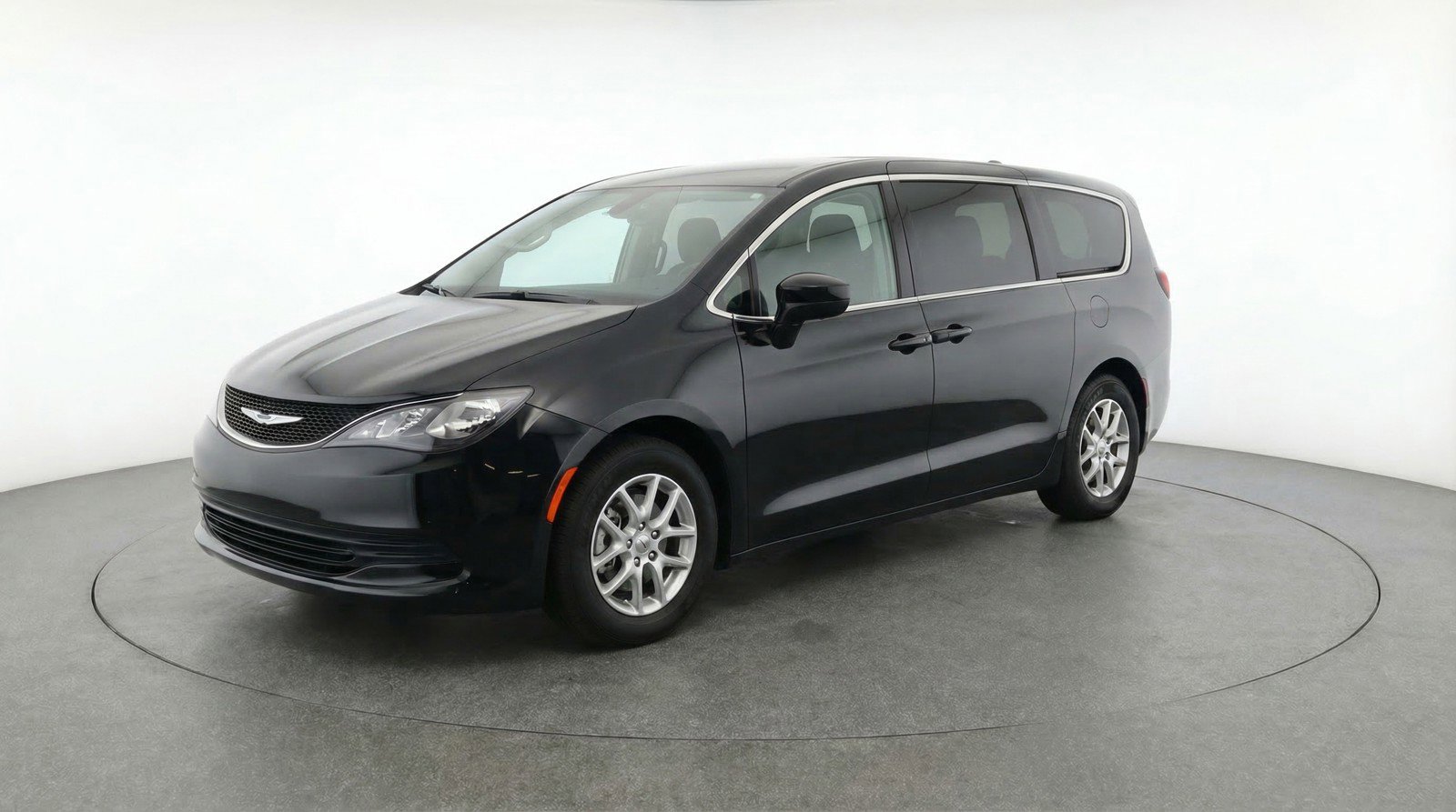 Used 2024 Chrysler Voyager LX image 3