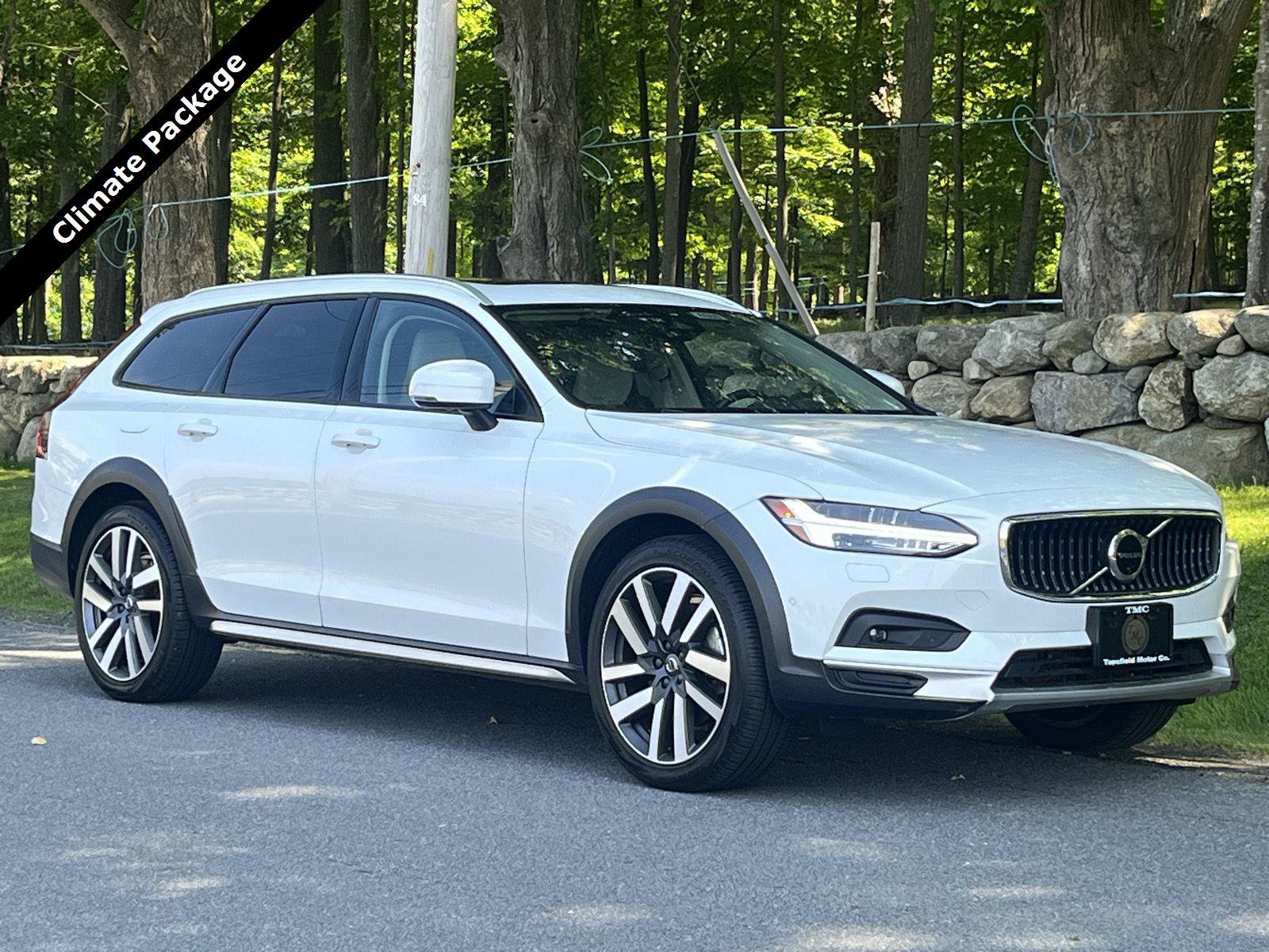 Used 2023 Volvo V90 B6 Cross Country Plus w/ Climate Package AWD/4WD image 1