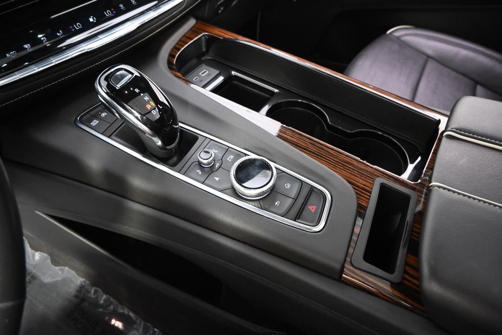 Used 2022 Cadillac Escalade ESV Premium Luxury w/ Performance Package AWD/4WD image 33