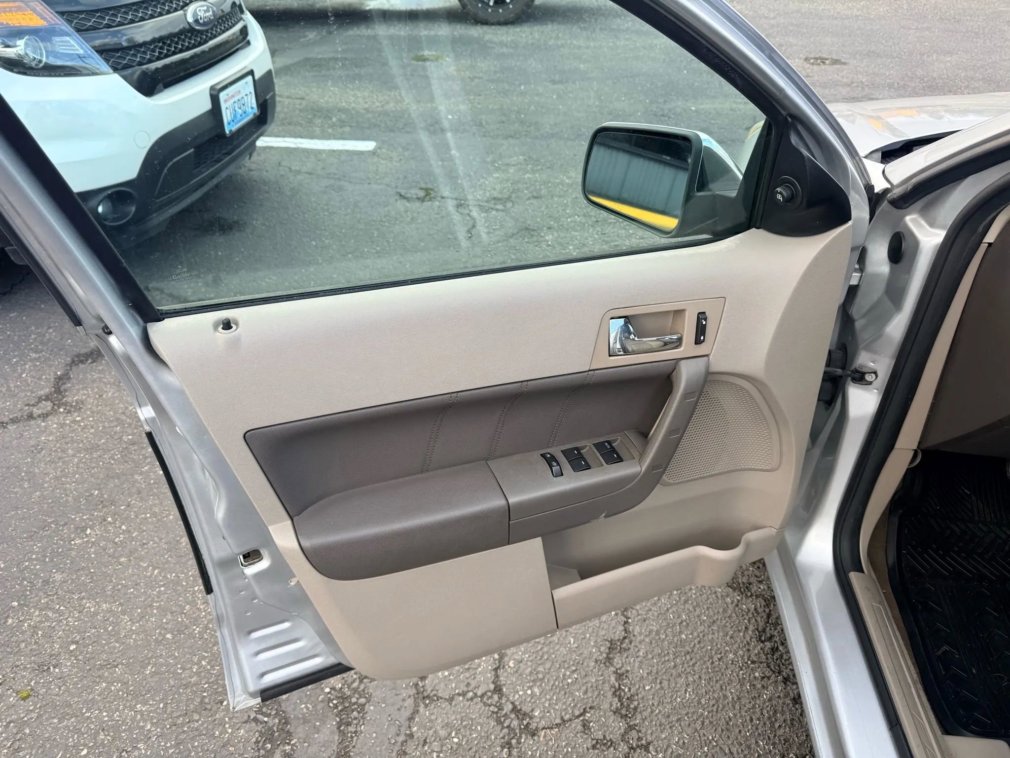 Used 2010 Ford Focus SEL FWD image 9