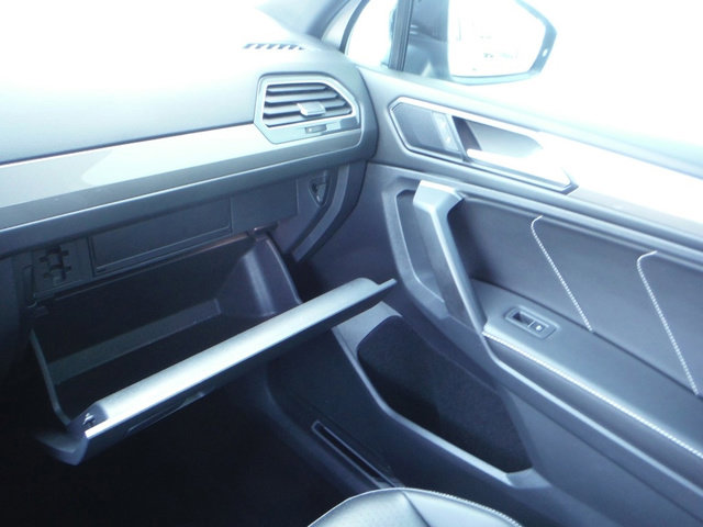 Used 2022 Volkswagen Tiguan SE R-Line AWD/4WD image 31