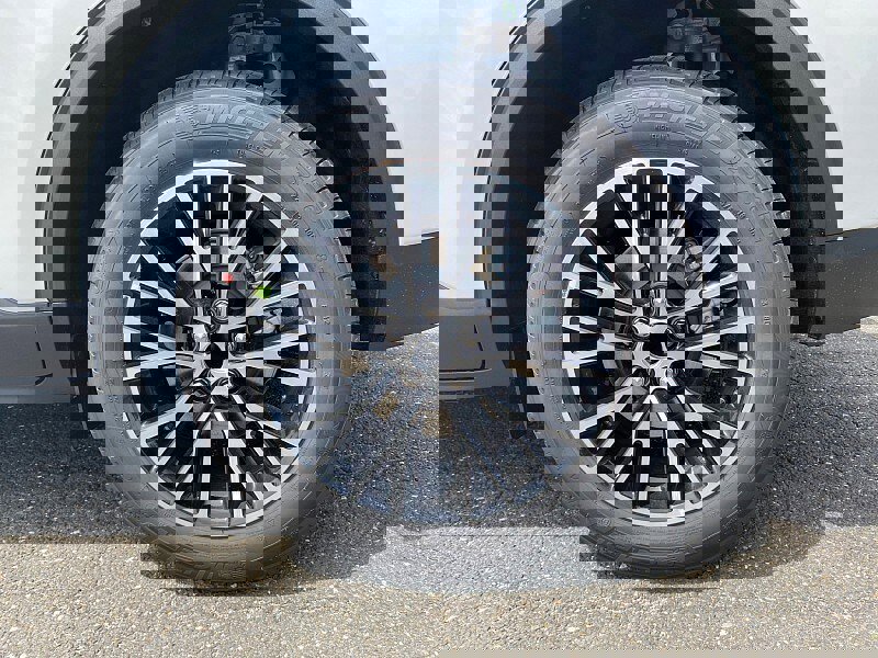 New 2025 Ford Escape SE image 19