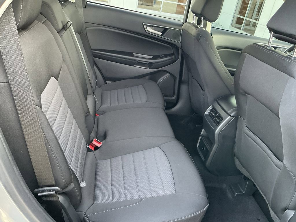 Used 2024 Ford Edge SE image 17
