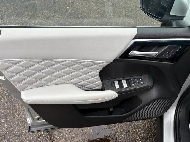 Used 2022 Mitsubishi Outlander SEL image 11