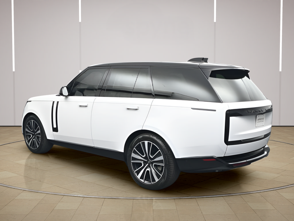 Used 2025 Land Rover Range Rover SE AWD/4WD image 3