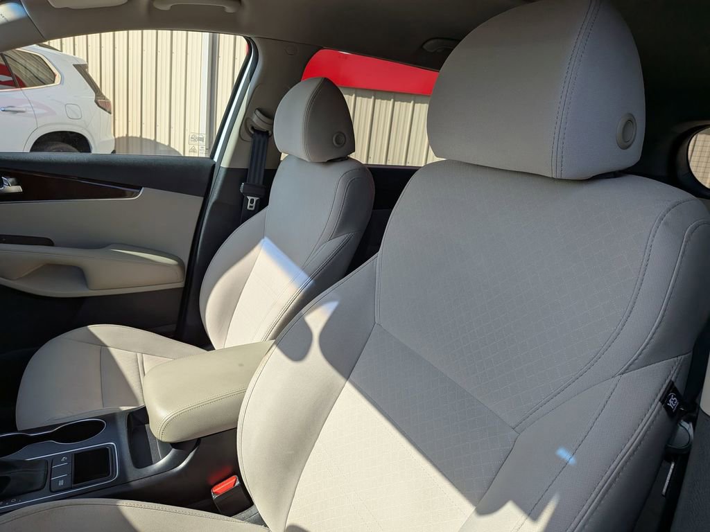 Used 2018 Kia Sorento LX image 12