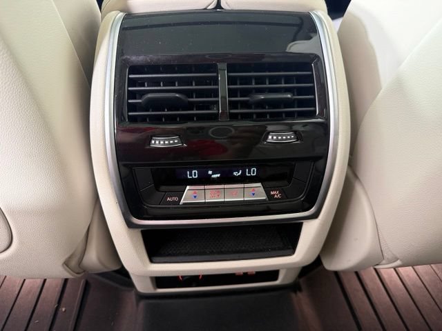 Used 2022 BMW X7 xDrive40i w/ Premium Package AWD/4WD image 23