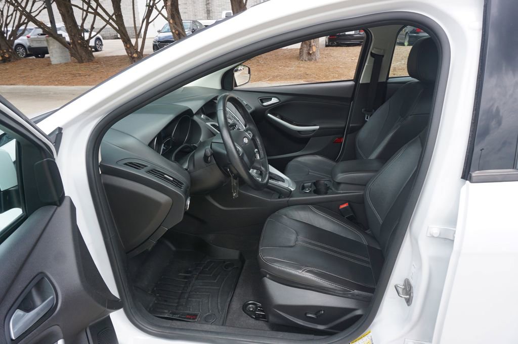 Used 2014 Ford Focus SE w/ Equipment Group 201A FWD image 2