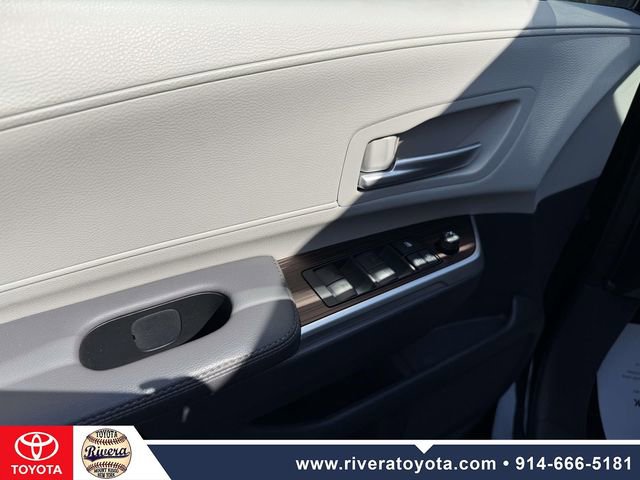 Certified 2023 Toyota Sienna XLE AWD/4WD image 8
