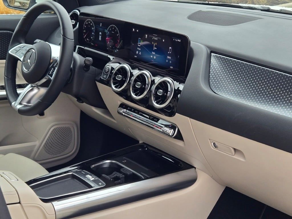 Used 2025 Mercedes-Benz GLA 250 4MATIC image 36