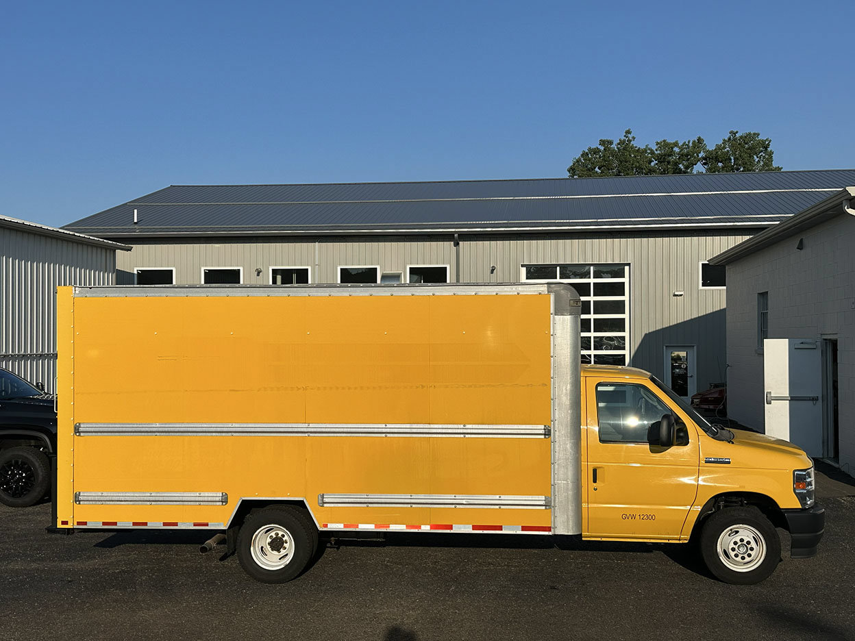 Used 2022 Ford E-350 and Econoline 350 Super Duty RWD image 4