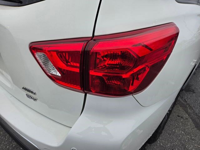 Used 2018 Nissan Pathfinder SV AWD/4WD image 17