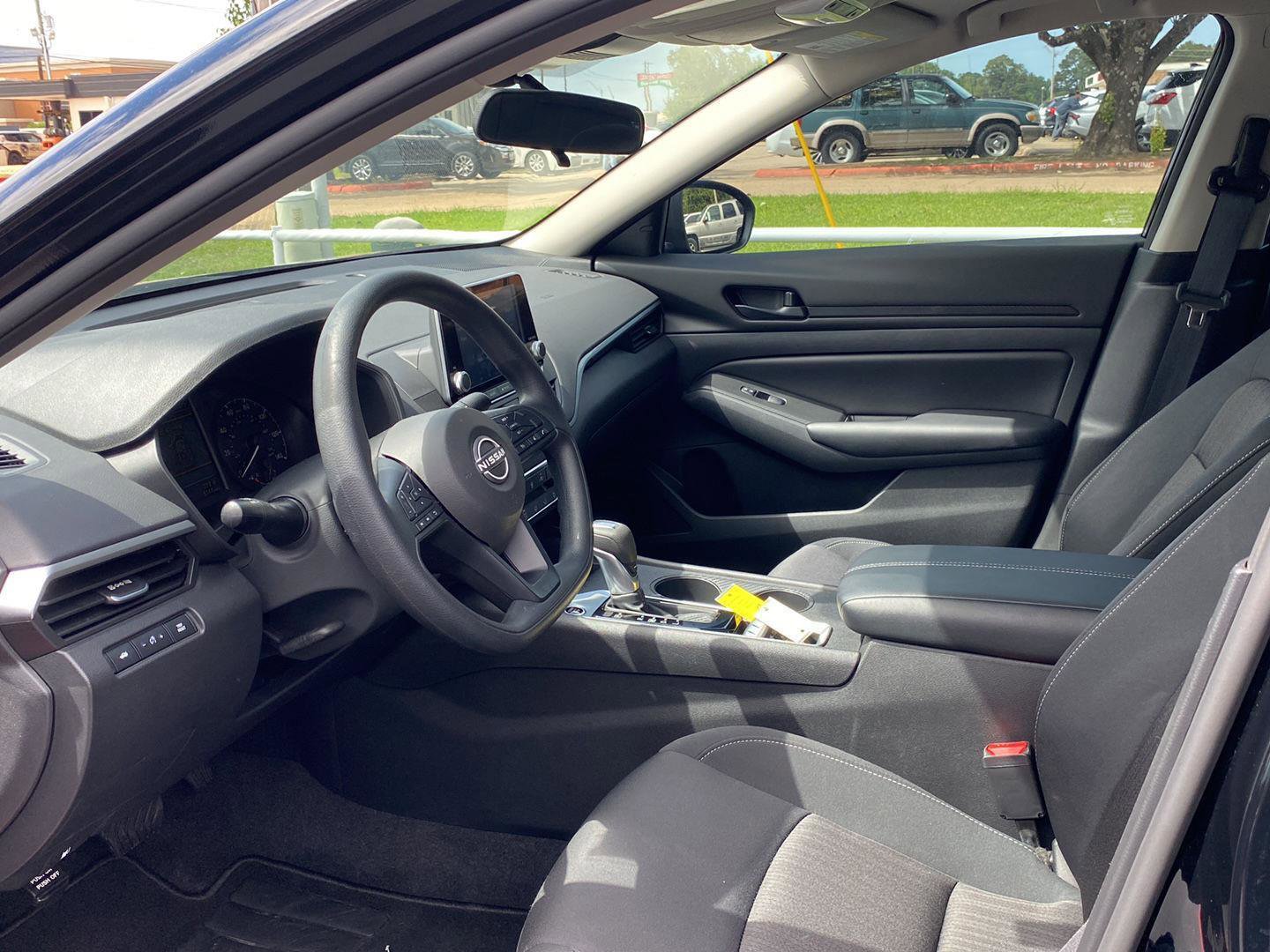 Used 2025 Nissan Altima 2.5 S FWD image 12