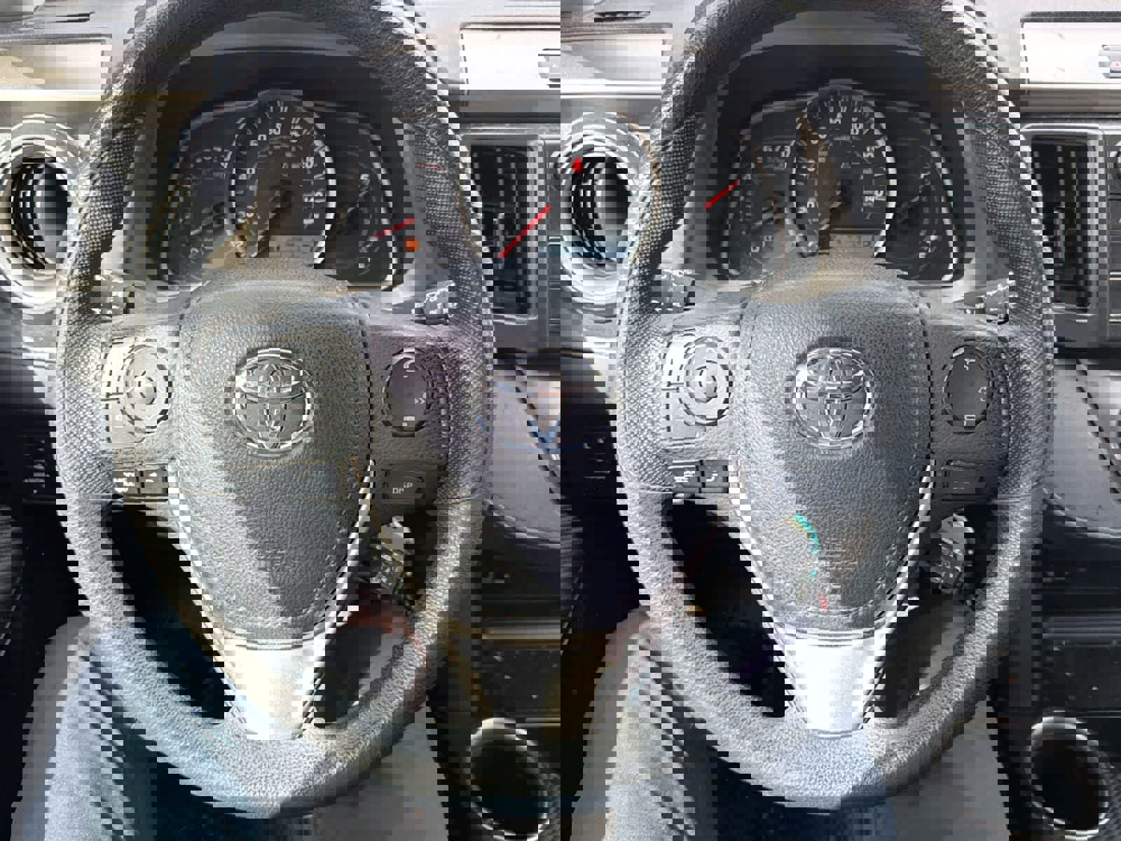 Used 2015 Toyota RAV4 LE image 11