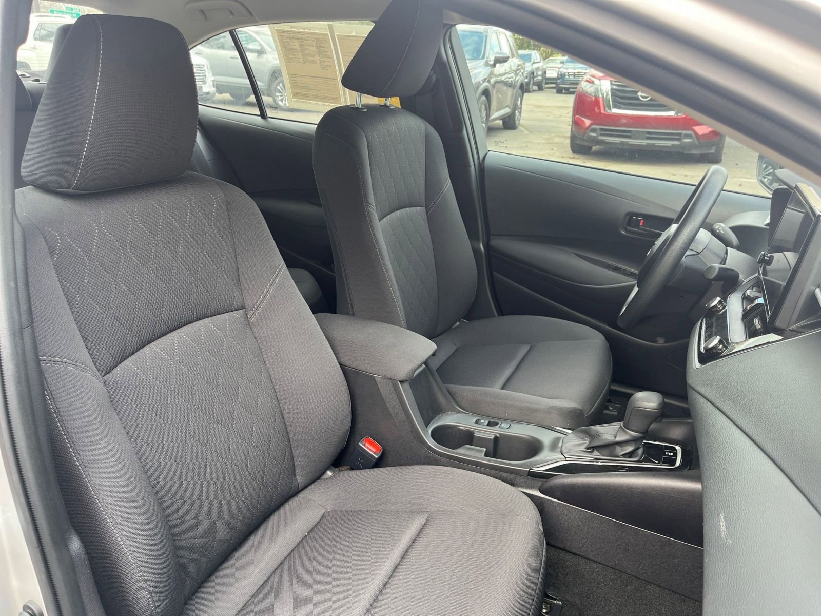 Used 2025 Toyota Corolla LE FWD image 34