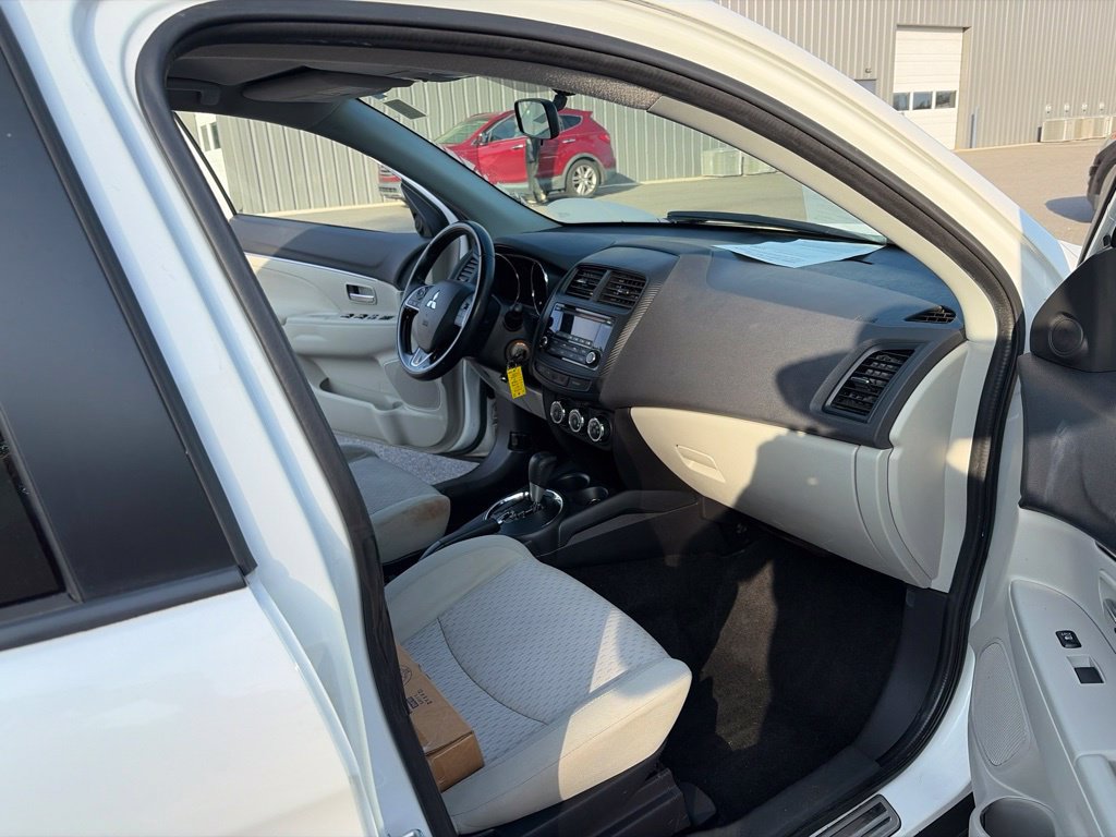 Used 2017 Mitsubishi Outlander Sport ES FWD image 24