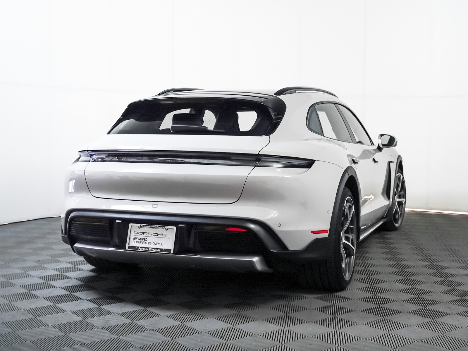 Used 2024 Porsche Taycan 4 Cross Turismo w/ Premium Package image 10