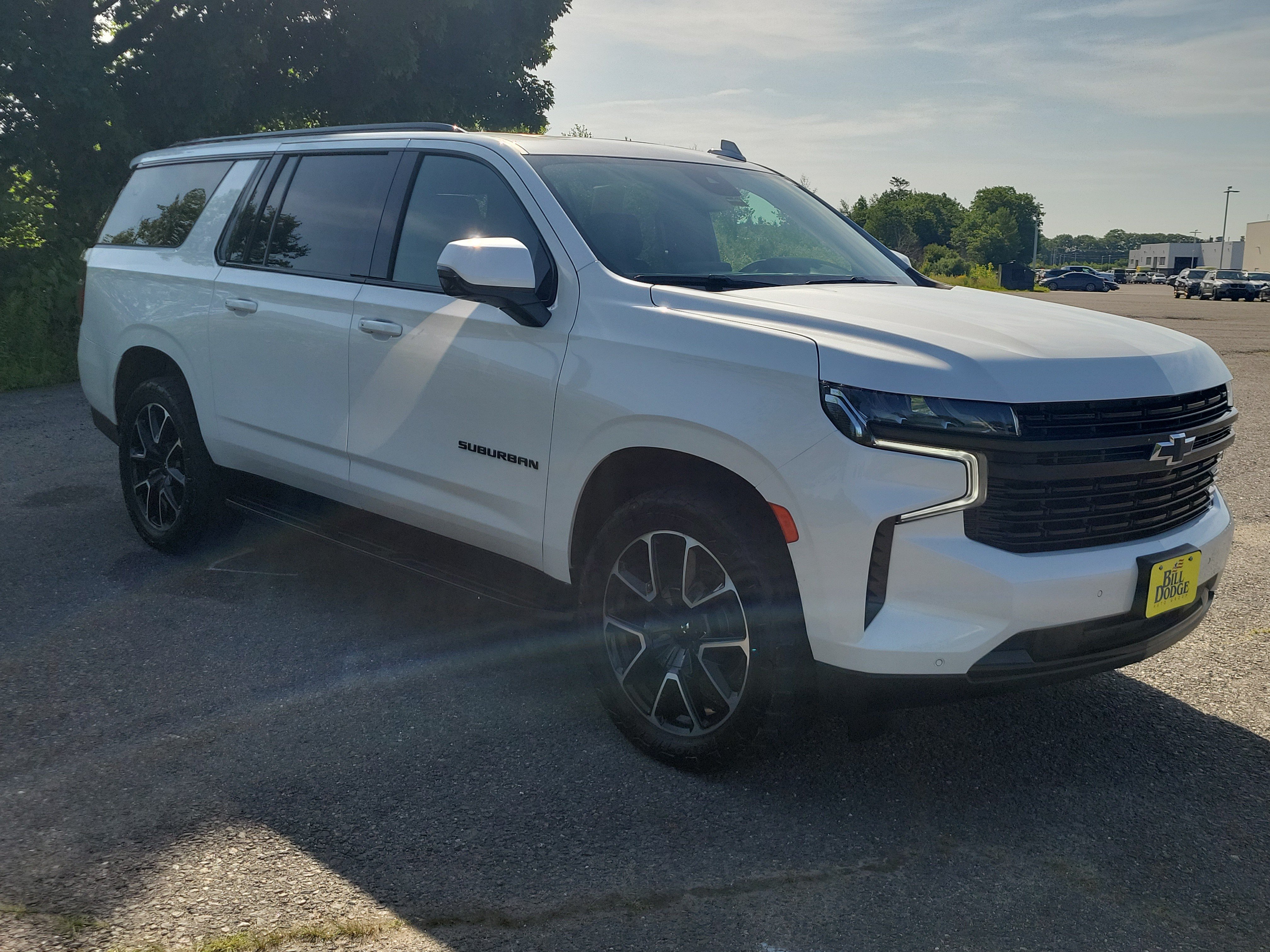 Used 2023 Chevrolet Suburban RST w/ Luxury Package AWD/4WD image 3