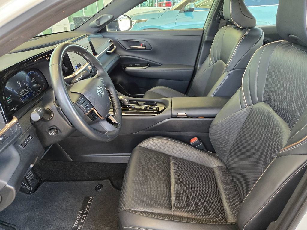 Used 2025 Toyota Crown Platinum AWD/4WD image 9