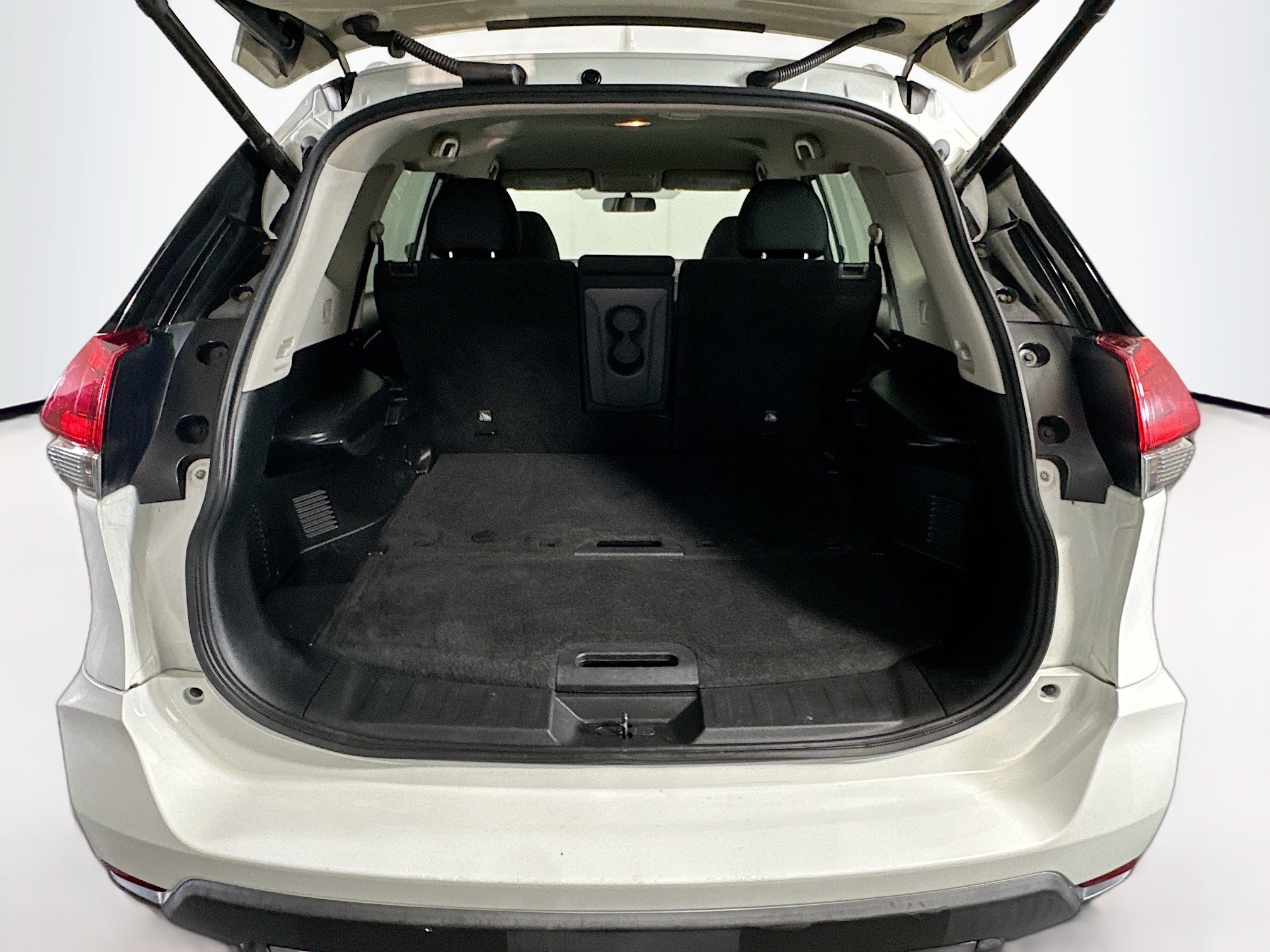 Used 2018 Nissan Rogue SV FWD image 27