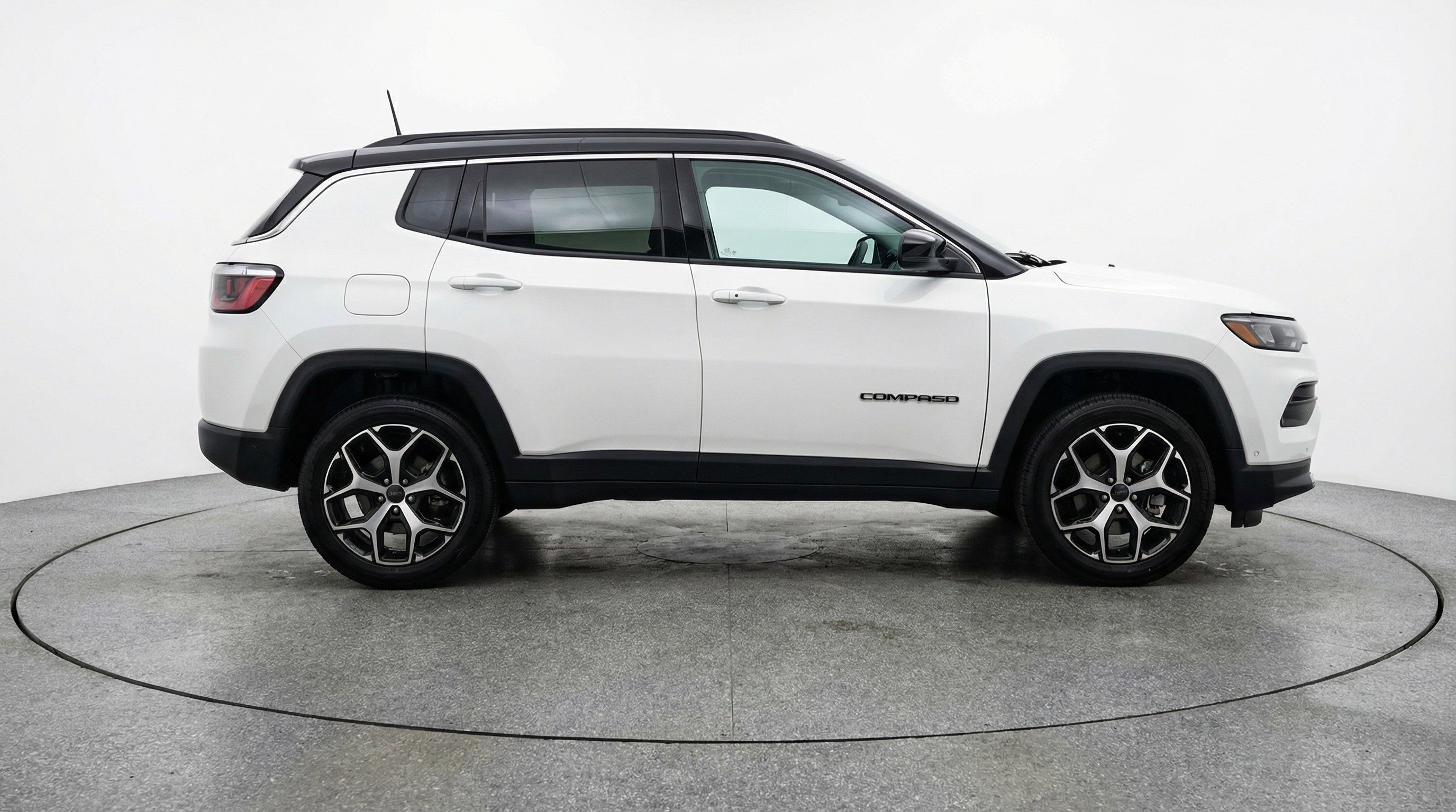 Used 2025 Jeep Compass Limited AWD/4WD image 11