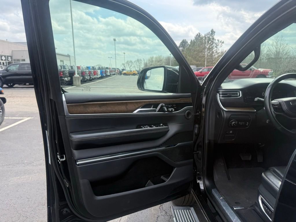 Certified 2022 Jeep Grand Wagoneer Series II AWD/4WD image 13