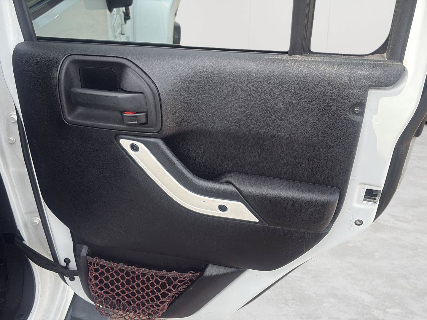 Used 2012 Jeep Wrangler Unlimited Sahara AWD/4WD image 28